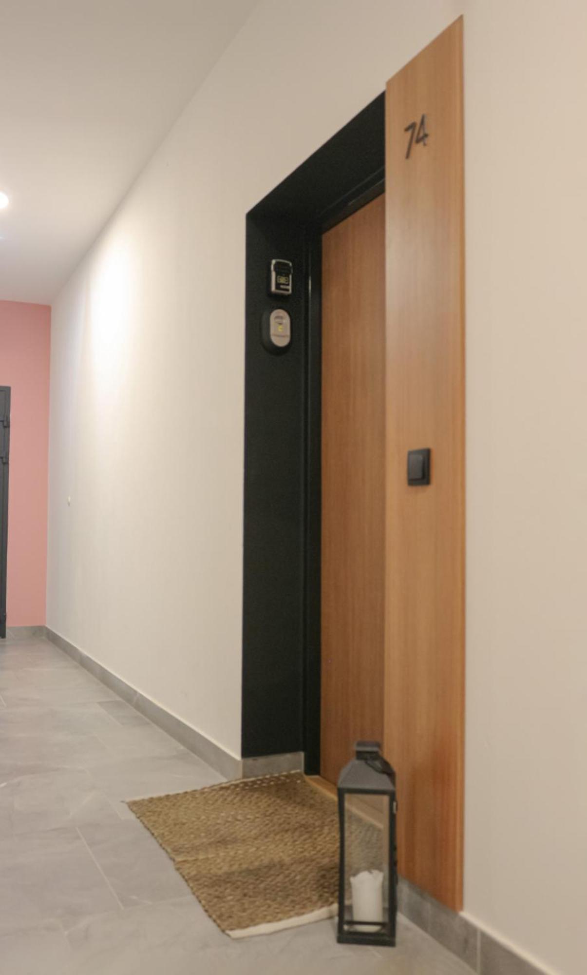 Relax&Comfort New Waw 50 Sqm With Terrace, Garden, Free Parking And Ac Varsó Kültér fotó