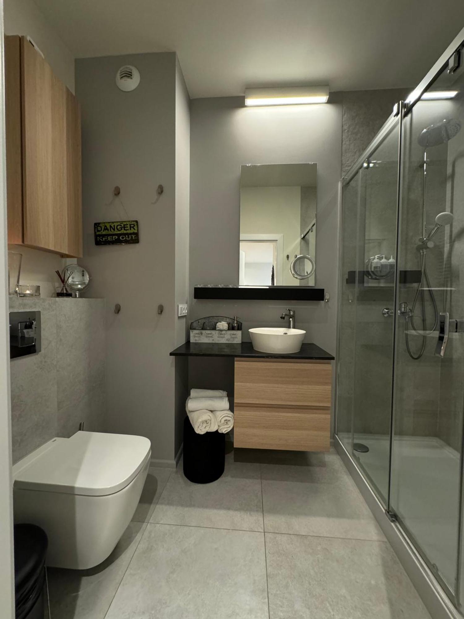 Relax&Comfort New Waw 50 Sqm With Terrace, Garden, Free Parking And Ac Varsó Kültér fotó